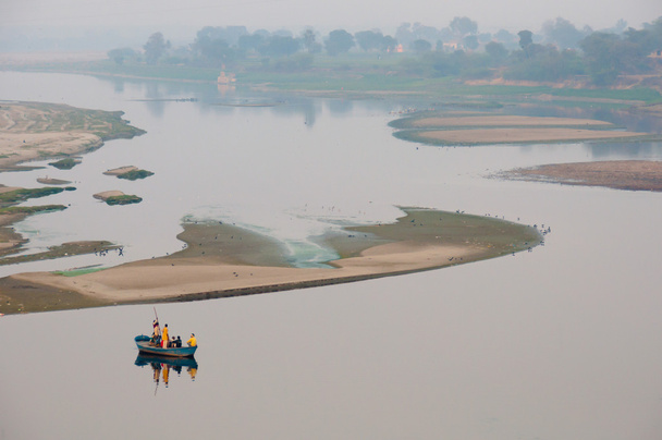 Човен на річці Ямуна - Фото, зображення