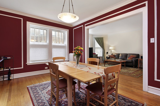 Kırmızı duvarlar ile yemek odası - Fotoğraf, Görsel