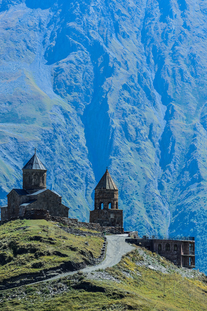 церква в горах
 - Фото, зображення