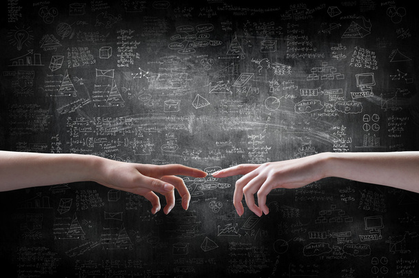 Hand an Hand mit der Geschäftsstrategie an der Wand - Foto, Bild