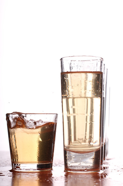 Gözlük ve alkollü içki - Fotoğraf, Görsel