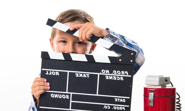Παιδί με clapperboard και popcorns - Φωτογραφία, εικόνα
