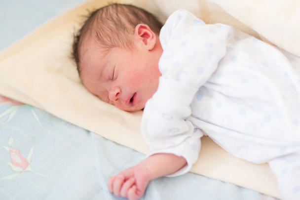 Neugeborenes schlafend, 3 Tage alt - Foto, Bild