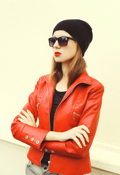 Fashion pretty woman with red lipstick wearing a rock leather ja - Zdjęcie, obraz