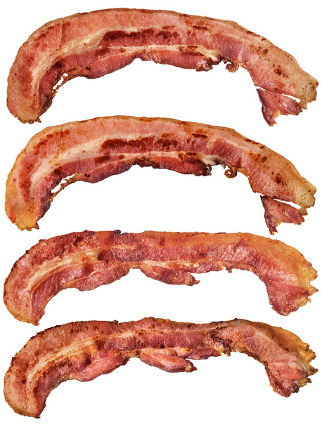 Gebakken varkensvlees spekreepjes geïsoleerd op witte achtergrond - Foto, afbeelding