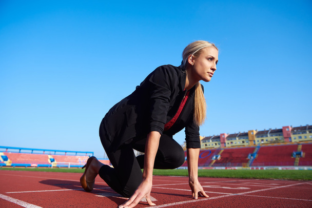 üzleti nő készen áll a sprint - Fotó, kép