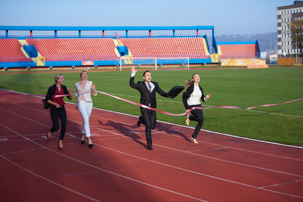 Gente de negocios corriendo en pista de carreras
 - Foto, imagen