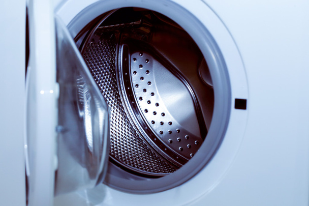 λευκό πλυντήριο ρούχων για ρούχα δουλειές του σπιτιού, καθαρισμός - Φωτογραφία, εικόνα