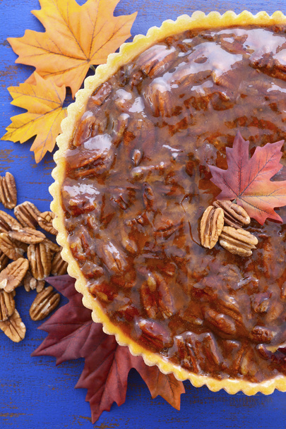 Traditional Thanksgiving Pecan Pie on Dark Blue Wood. - Foto, afbeelding