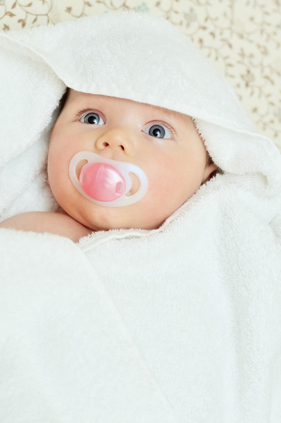 newborn wrapped in blanket - Zdjęcie, obraz