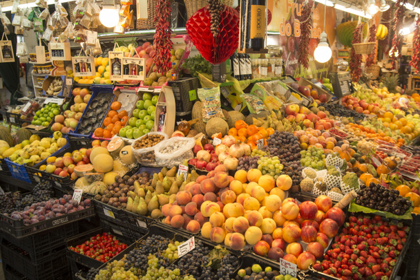 Fruits at the Market Mercado do Bolhao - Zdjęcie, obraz