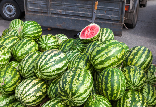 Családi házak és villák-nak Eladó a helyi mezőgazdasági termelők piacra: friss görögdinnye - Fotó, kép