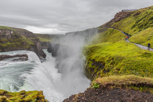 Splendida cascata Gullfoss in Islanda, ora esatta
 - Foto, immagini