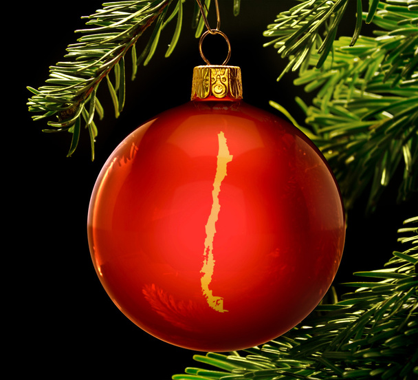 Bola roja con la forma dorada de Chile colgando de una navidad
 - Foto, imagen