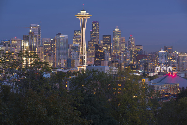 Сиэтл силуэт в голубой час штат Вашингтон
. - Фото, изображение