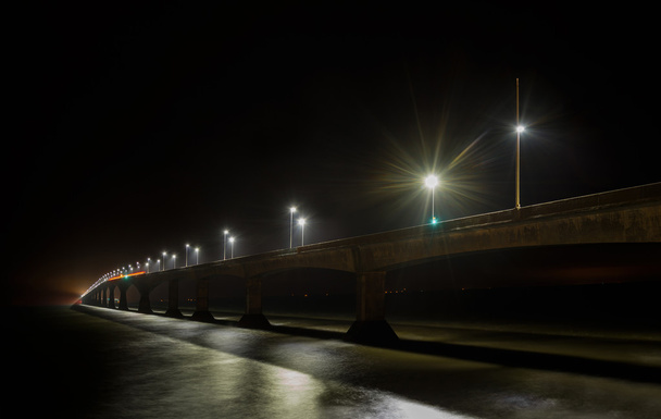 Confederation Bridge at Night - Foto, afbeelding