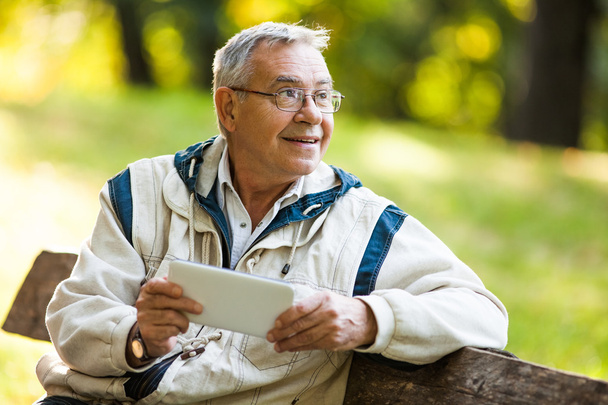 Senior man having active retirement - Zdjęcie, obraz