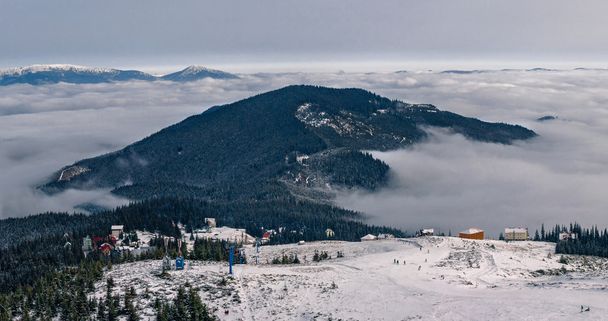 Dragobrat Ucrania. Esquí alpino
 - Foto, Imagen