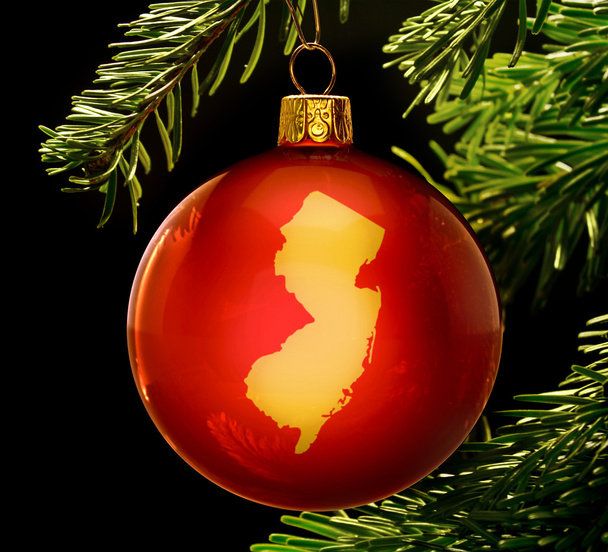 Bola roja con la forma dorada de Nueva Jersey colgando de un chri
 - Foto, imagen