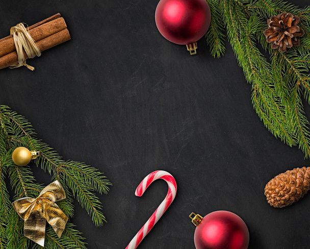 Decorações de Natal em um quadro-negro
 - Foto, Imagem