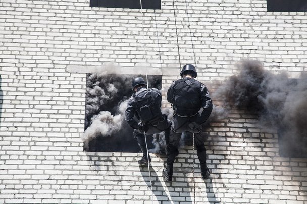 Operación de asalto SWAT
 - Foto, Imagen