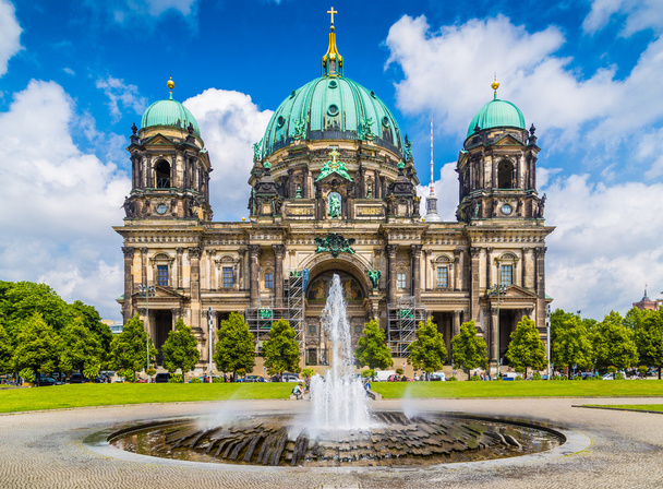 Berlin Cathedral with fountain at Lustgarten park, Germany - Zdjęcie, obraz