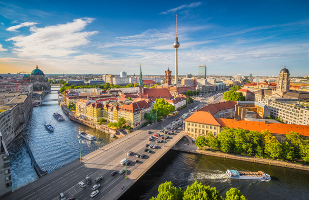 Berlin skyline panorama with Spree river at sunset, Germany - Foto, afbeelding