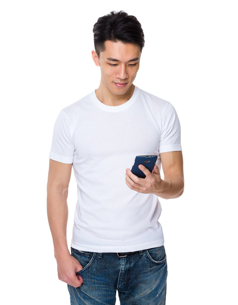 Asiatique jeune homme en t-shirt blanc
 - Photo, image