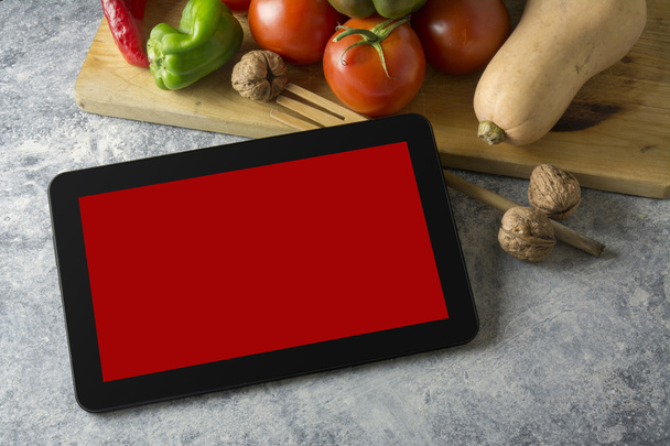 Tableta digital con verduras frescas
 - Foto, Imagen