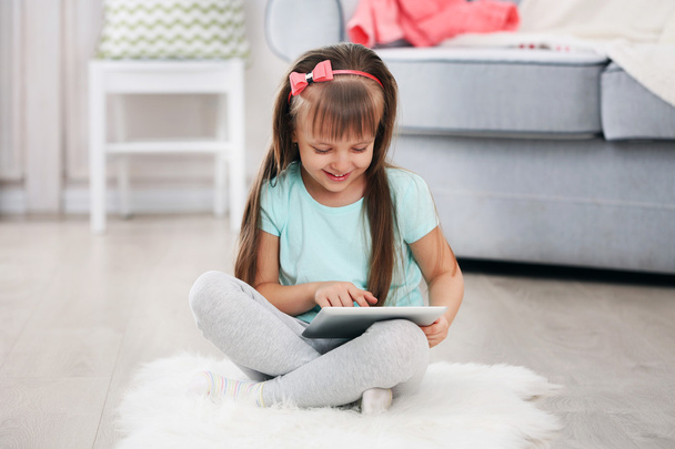 Little cute girl with digital tablet - Foto, afbeelding