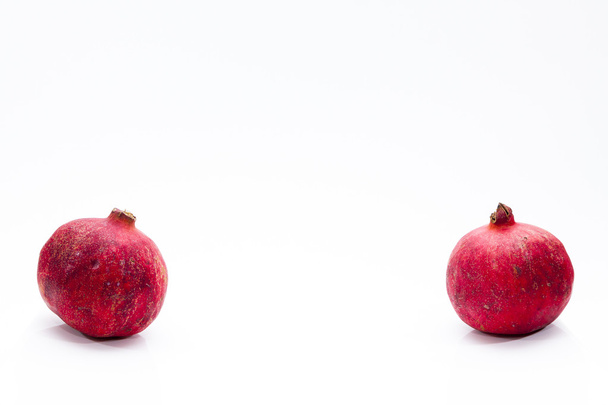 Red juicy pomegranates - Foto, afbeelding