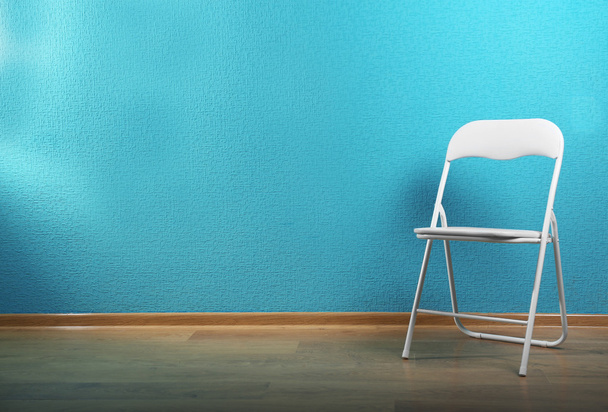 стильный белый стул
  - Фото, изображение
