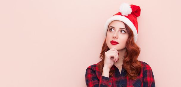 Menina em chapéu de Papai Noel - Foto, Imagem