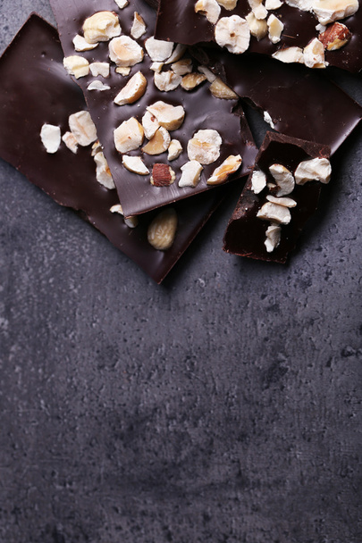 Black chocolate pieces and nuts - Foto, Imagem