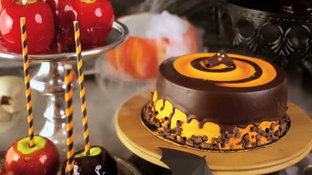 Candy JablkaPerformed a dort pro Halloween party. - Záběry, video