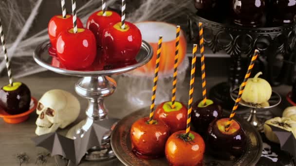Cadılar Bayramı partisi için şeker elma - Video, Çekim