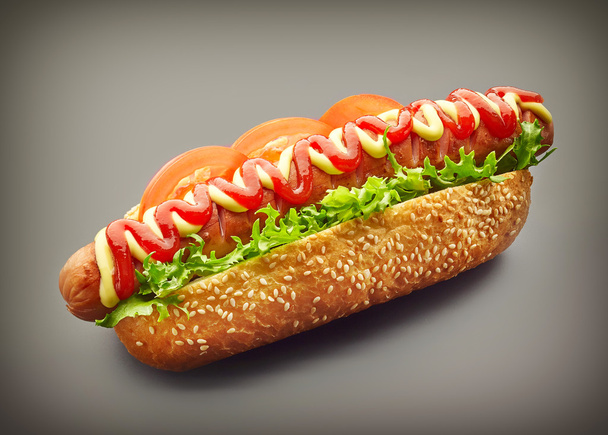 Hot Dog auf grauem Hintergrund - Foto, Bild