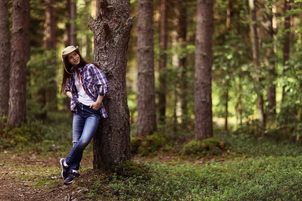 Young girl in the forest ranger - Foto, imagen