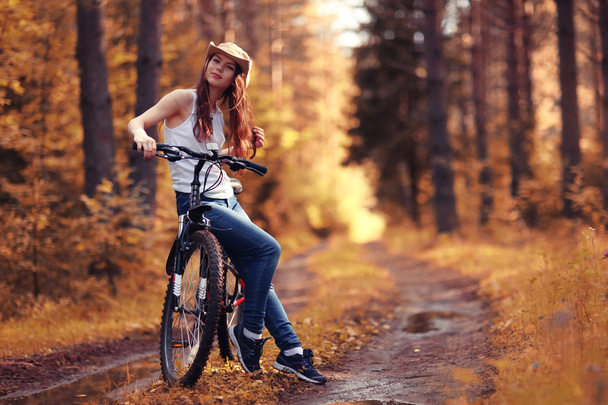 teen girl on bike - Valokuva, kuva