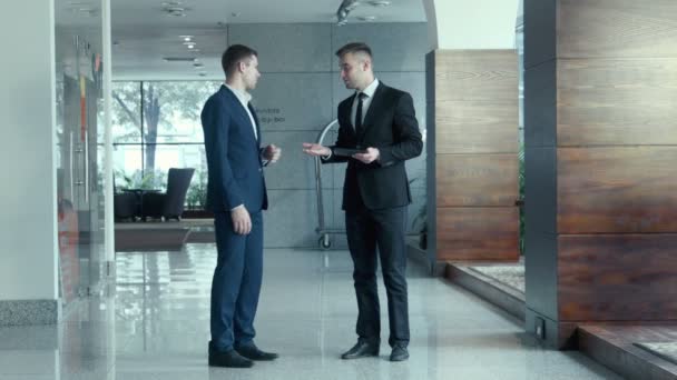 Dialogue of two businessmen - Footage, Video