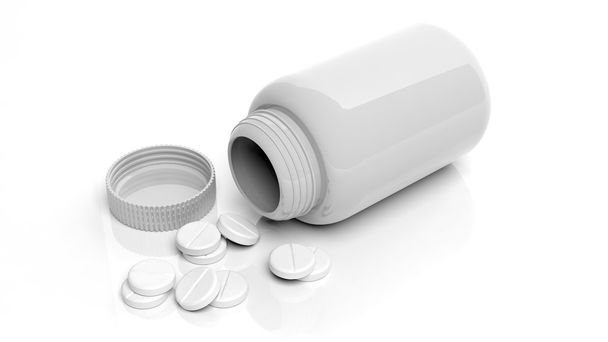 White blank bottle and pills, isolated on white background. - Фото, изображение