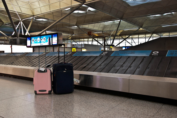 Um saco no aeroporto
 - Foto, Imagem