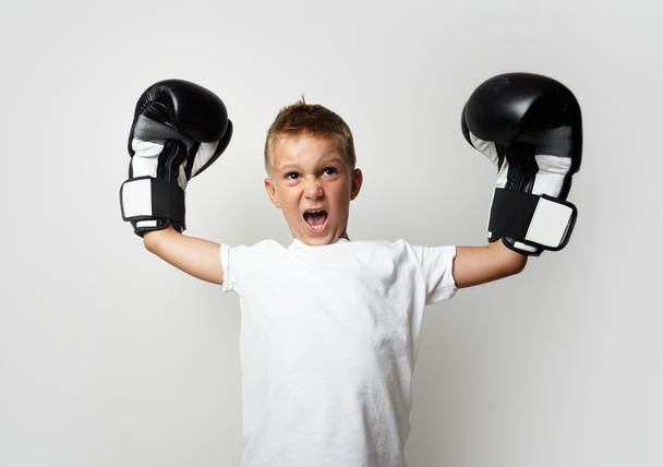 Little boy with boxing gloves - Zdjęcie, obraz