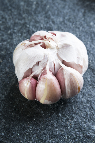 Garlic  bulb on stone background - Foto, afbeelding