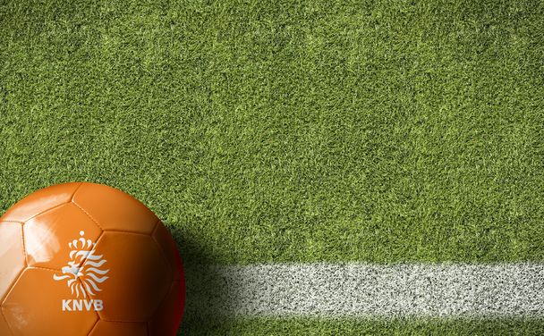 Голландский мяч в поле
 - Фото, изображение