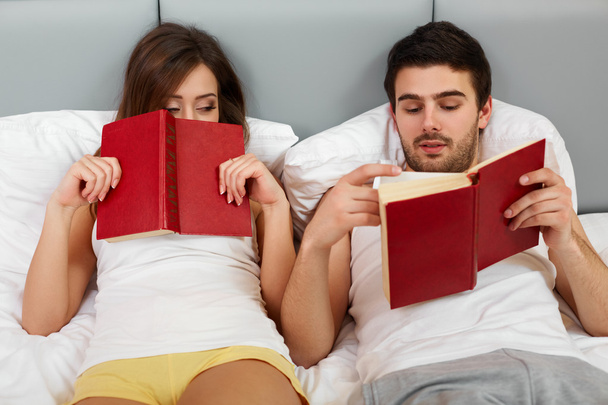 Happy Couple Sitting in Bed Reading Books at Home in Bedroom - Φωτογραφία, εικόνα