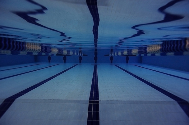 underwater photo swimming pool - 写真・画像