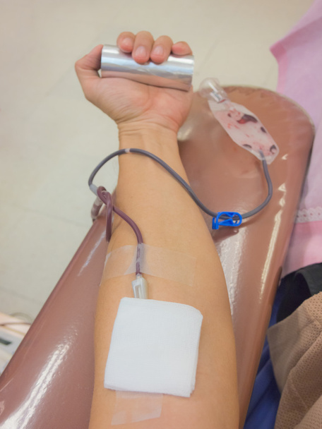 Blood donating in prog - 写真・画像