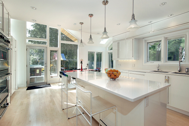 Elegante cocina blanca
 - Foto, imagen