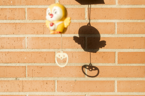 Sombra de um relógio de cuco Brinquedo para bebês
 - Foto, Imagem